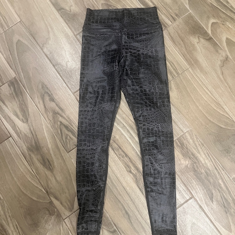 NEW ZYIA Black Crocodile Print Women Leggings